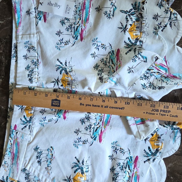 New Crown & Ivy shorts with a beachy Island pattern in perfect condition. - Picture 14 of 14
